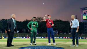 টস জিতে ব্যাটিংয়ে পাকিস্তান, ফিরলেন শাহিন আফ্রিদি