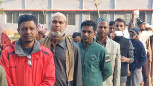 ঝালকাঠিতে উৎসবমুখর পরিবেশে ভোটগ্রহণ, কেন্দ্রে ভোটারদের দীর্ঘ লাইন