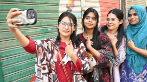 ভোট দেওয়ার পর উচ্ছ্বাস