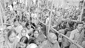সুনামগঞ্জের ভোটকেন্দ্রে ছিল নারীদের সরব উপস্থিতি