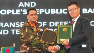 সমরাস্ত্র উৎপাদন ও প্রযুক্তি হস্তান্তরে জোর