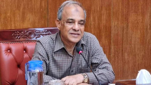 শেষ কর্মদিবসের আগেই স্বরাষ্ট্র উপদেষ্টাকে ছেড়ে গেছেন গানম্যান-চালক