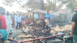পাঁচ বছরে ১০ অগ্নিকাণ্ড, তবু ফায়ার স্টেশন নেই কুয়াকাটায়