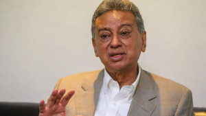 সংকট উত্তরণে ট্যাক্স ও বিনিয়োগ বাড়াতে হবে