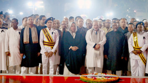 ভাষাশহীদদের প্রতি প্রধান বিচারপতির শ্রদ্ধা 