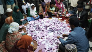 ভোট গণনা চলছে, ফলের অপেক্ষা