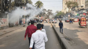 ঢাকা কলেজ–আইডিয়াল কলেজ শিক্ষার্থীদের মধ্যে সংঘর্ষ, আহত পুলিশের ২ সদস্য