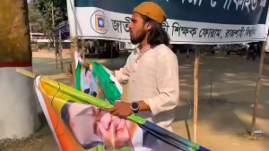 তারেক রহমানকে শুভেচ্ছা জানিয়ে টানানো ব্যানার ছিঁড়ে ফেললেন রাকসু জিএস