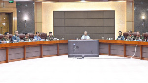 অবাধ ও সুষ্ঠু নির্বাচন উপহার দিতে সশস্ত্র বাহিনীকে সতর্ক থাকার নির্দেশ প্রধান উপদেষ্টার