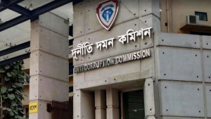 নজরুল মজুমদারসহ ৩০ জনের বিরুদ্ধে চার্জশিট দিচ্ছে দুদক 