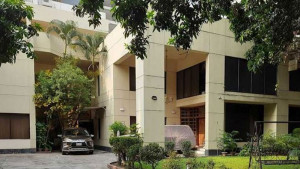 গভীর নিস্তব্ধতায় নিমজ্জিত ‘ফিরোজা’