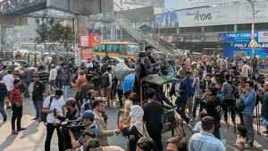 আবারও সাত কলেজের শিক্ষার্থীদের সড়ক অবরোধ, যানজট-ভোগান্তি