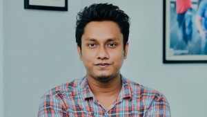 ‘অমি ভাই আমাকে হঠাৎ করে ক্যামেরার সামনে দাঁড় করিয়ে দিলেন’