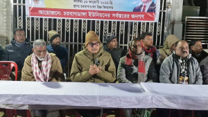 মামলায় অভিযুক্তকে পাশে রেখে সভা করলেন প্রার্থী