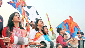 হরেক ঘুড়িতে রঙিন পুরান  ঢাকার আকাশ
