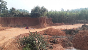 অবাধে কাটা হচ্ছে টিলার লাল মাটি