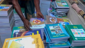 নতুন চার পাঠ্যবই এবং শিক্ষাক্রমের প্রশ্ন