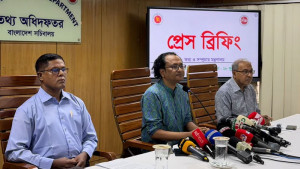 দায়িত্ব ছাড়লে রাষ্ট্রপতির বিরুদ্ধে আইনি পদক্ষেপ নেওয়া সম্ভব: তথ্য উপদেষ্টা