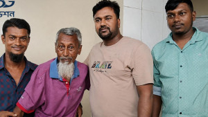 পরিবারের কাছে ফিরে গেলেন মাদারীপুরের সেই বৃদ্ধ