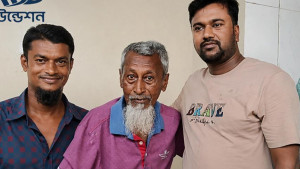পরিবারের কাছে ফিরে গেলেন মাদারীপুরের সেই বৃদ্ধ