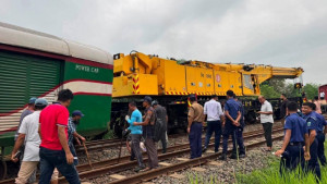 ৬ ঘণ্টা পর স্বাভাবিক উত্তরাঞ্চলের রেল যোগাযোগ