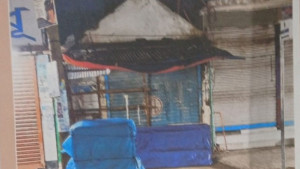 নবাবগঞ্জে কারসাজি করে দোকানের বরাদ্দ বাতিল ও দখলের অভিযোগ