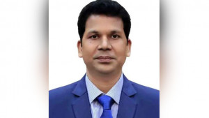 চার দিনেও সিলেটে যোগ দিতে পারেননি ডিসি রেজা হাসান