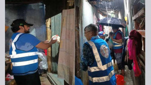 জলাবদ্ধতায় কর্মহীন মানুষের পাশে আব্বাস আলী ফাউন্ডেশন