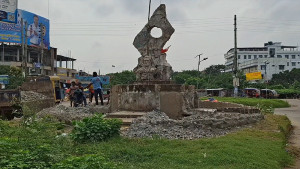 বীরশ্রেষ্ঠ হামিদুর রহমানের নির্মাণাধীন ভাস্কর্য ভাঙা হচ্ছে, নতুন ভাস্কর্য নির্মিত হবে নতুন স্থানে