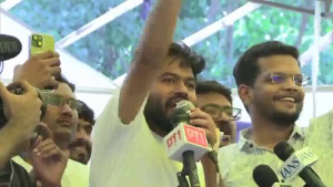 সব দাবি পূরণ না হওয়া পর্যন্ত আন্দোলন চলবে, কোথাও যাব না: ককরোচ প্রধান