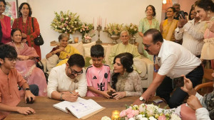 তিন সন্তানকে সঙ্গে নিয়ে বিয়ে করলেন আমির খান