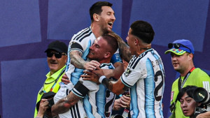 এগিয়ে থেকে প্রথমার্ধ শেষ করল আর্জেন্টিনা