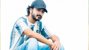 শিরোনামের আড়ালে