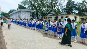 নিখোঁজ স্কুলছাত্রীর সন্ধান  দাবি, হত্যার সন্দেহ