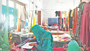 ছাত্রী হলে গণরুমের বিড়ম্বনা