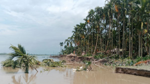 দুধকুমারের গ্রাসে দুই গ্রামের ২০ বাড়ি-জমি