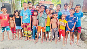 হাতে উঠছে না কলম, স্কুলে পড়ছে না পা