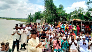 নদী ভাঙনে বিলীন হচ্ছে  বসতভিটা, ফসলি জমি