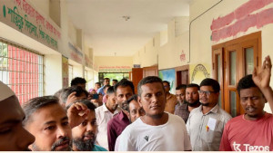বদলির সংবাদে শিক্ষা কর্মকর্তা অবরুদ্ধ