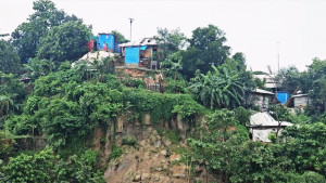 রোহিঙ্গা শিবিরে নির্ঘুম রাত