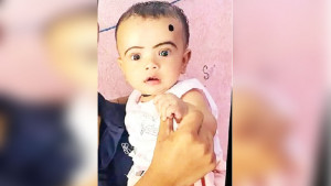 মায়ের বুকেও বাঁচতে পারল না