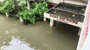 পানি নামার পর  কষ্ট আরও বেশি