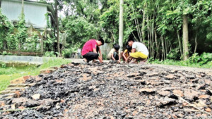এক সপ্তাহও টেকেনি ৬৫ লাখ টাকার সড়ক