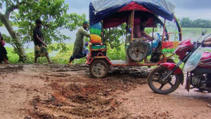 বেহাল সড়কে মৃত্যুঝুঁকি উদাসীন সওজ কর্তৃপক্ষ