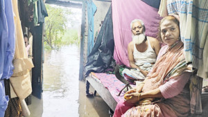 পানি নেমেছে, কাটেনি দুর্ভোগ
