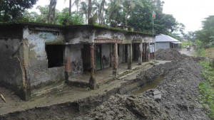 ঘেরের পানি সরাতে কাটা হলো বিদ্যালয়ের মাঠ