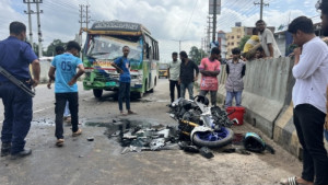 ধামরাইয়ে বাস-প্রাইভেটকার ও দুই বাইকের সংঘর্ষে প্রাণ গেল দুই ভাইয়ের