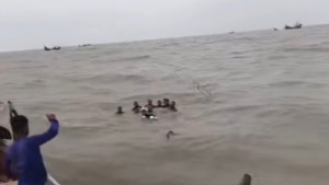 বঙ্গোপসাগরে দুই ট্রলারডুবিতে নিখোঁজ ২, উদ্ধার ১৬ জেলে