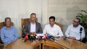 কুমিল্লায় জলাবদ্ধতা: পরীক্ষার্থীদের দুর্ভোগে শিক্ষা বোর্ডের দুঃখ প্রকাশ