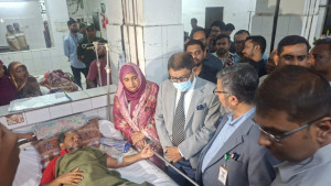 মিরপুরে দেয়াল ধস: আহতদের দেখতে নিটোরে স্বাস্থ্যমন্ত্রী, চিকিৎসার সব ব্যয় বহনের ঘোষণা